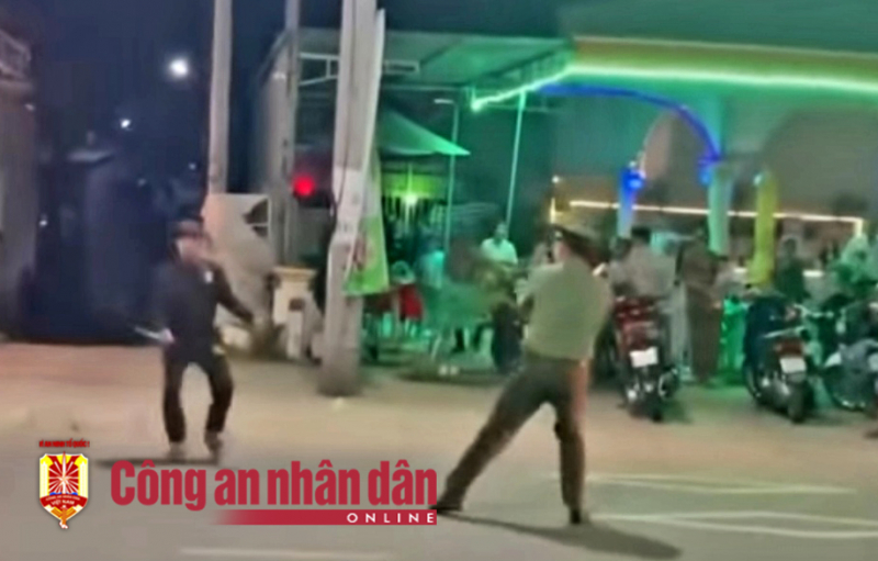 Lãnh đạo Công an tỉnh An Giang thăm cán bộ Công an bị thương khi làm nhiệm vụ -0