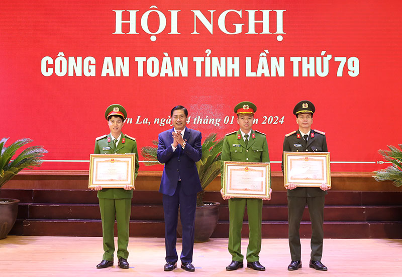 Thực hiện có hiệu quả các nhiệm vụ, bảo đảm ANTT cửa ngõ Tây Bắc -0