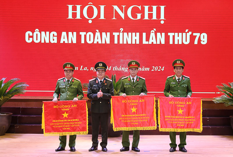 Thực hiện có hiệu quả các nhiệm vụ, bảo đảm ANTT cửa ngõ Tây Bắc -0