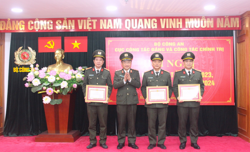 Tăng cường công tác quản lý cán bộ, siết chặt kỷ luật, kỷ cương -0