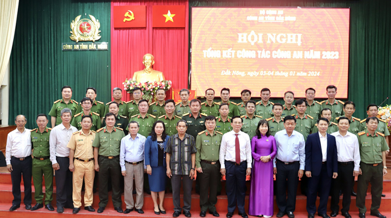 Công an các địa phương tổng kết công tác năm 2023, triển khai nhiệm vụ năm 2024 -0