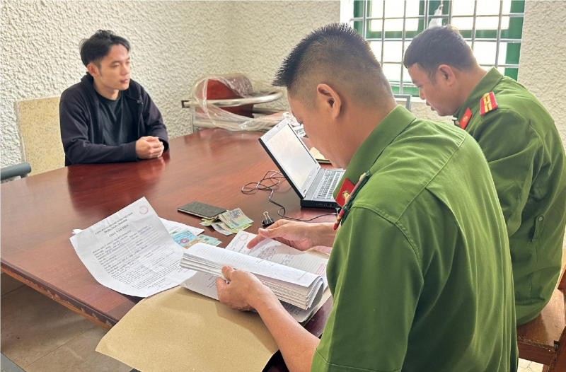 Bắt đối tượng chuyên cho học sinh vay nặng lãi lên đến 547% -0