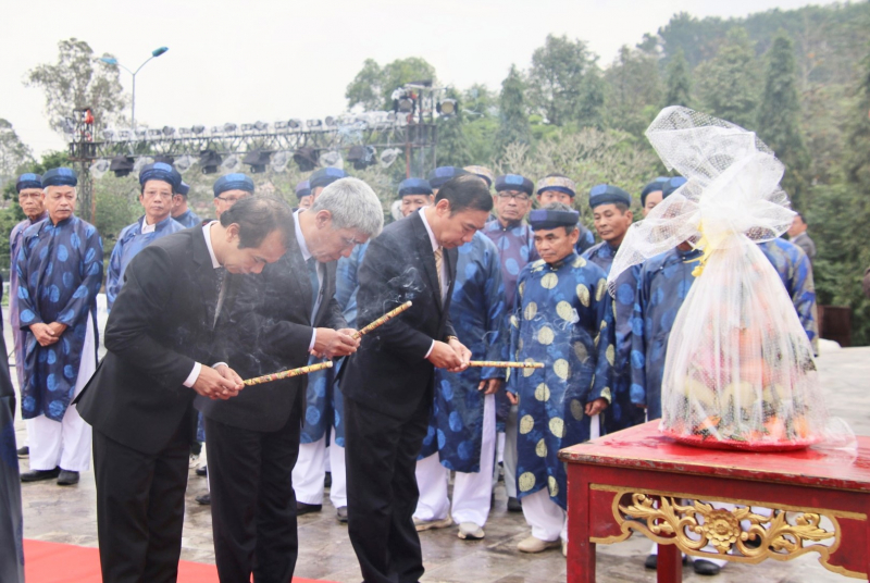 Thừa Thiên Huế kỷ niệm 235 năm Nguyễn Huệ lên ngôi Hoàng đế -0