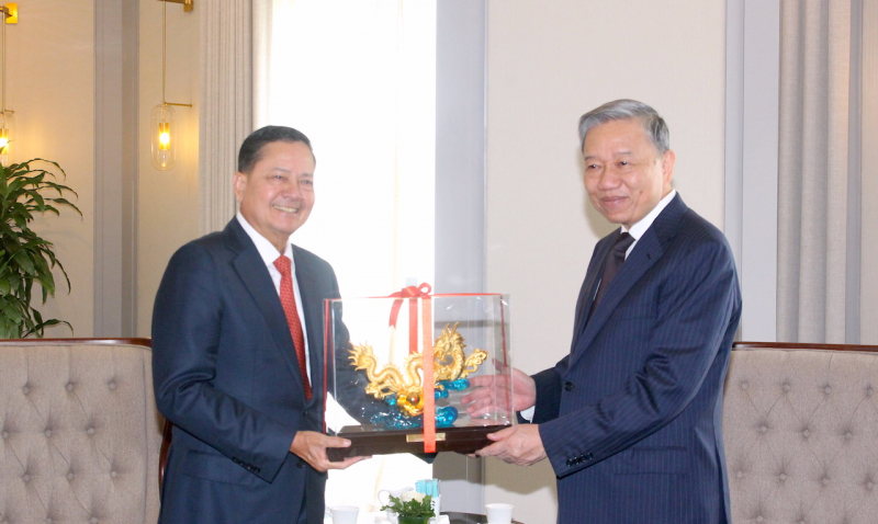 Hợp tác chặt chẽ về quốc phòng - an ninh giữa Việt Nam và Campuchia -0