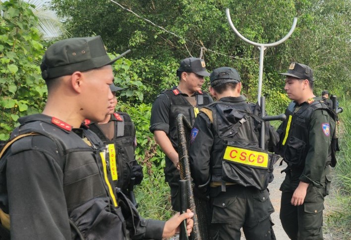 Vạch từng mét rừng tìm kiếm hung thủ giết người cướp tài sản -1