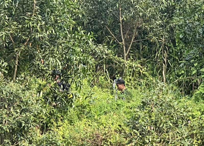 Vạch từng mét rừng tìm kiếm hung thủ giết người cướp tài sản -0