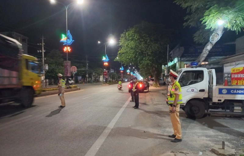 Giáo viên dạy lái xe bị phạt kịch khung vì vi phạm nồng độ cồn -0