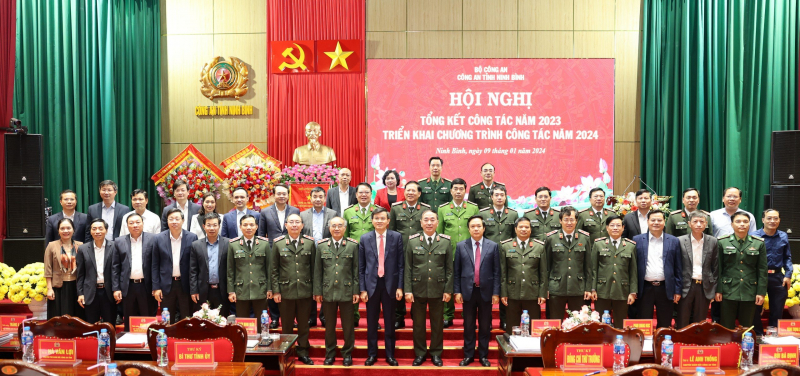 Công an Ninh Bình tiếp tục có những bước đi vững chắc, hiệu quả rõ nét trên các mặt công tác -0