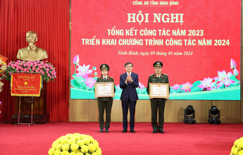 Công an Ninh Bình tiếp tục có những bước đi vững chắc, hiệu quả rõ nét trên các mặt công tác -0