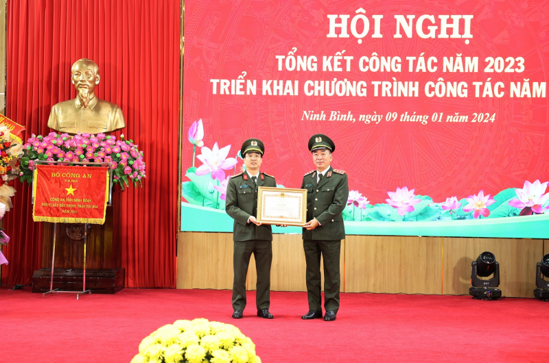 Công an Ninh Bình tiếp tục có những bước đi vững chắc, hiệu quả rõ nét trên các mặt công tác -0