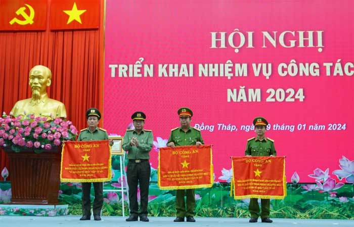 Công an các đơn vị, địa phương triển khai công tác năm 2024 -1