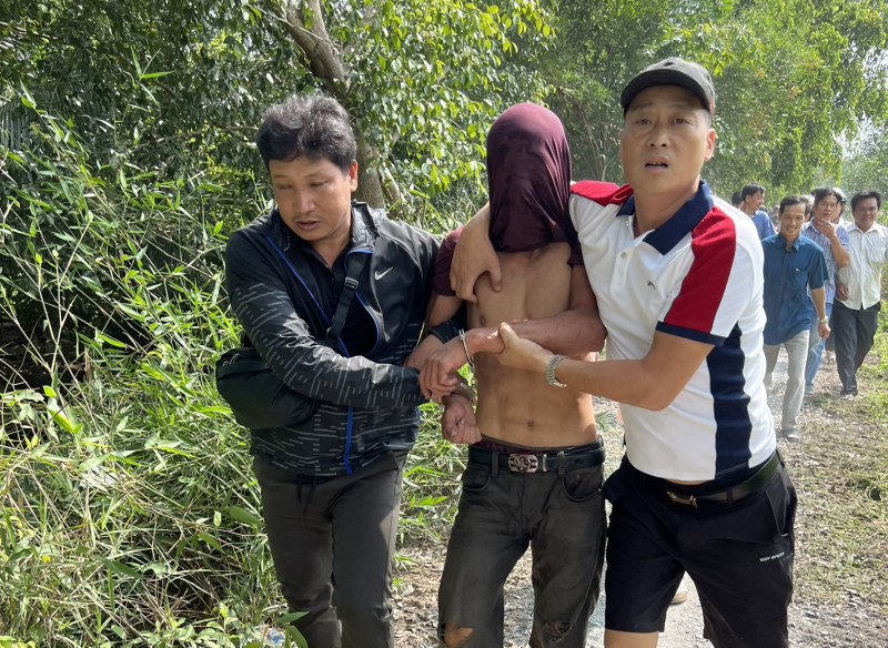 Người dân thở phào khi đối tượng giết người, cướp tài sản trốn trong rừng bị bắt -0