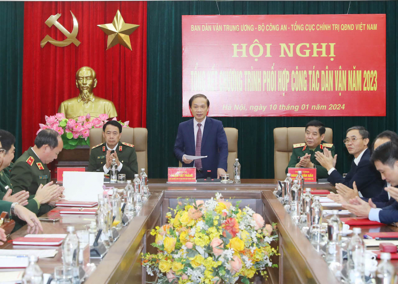 Phát huy vai trò của lực lượng vũ trang trong thực hiện công tác dân vận của Đảng -2