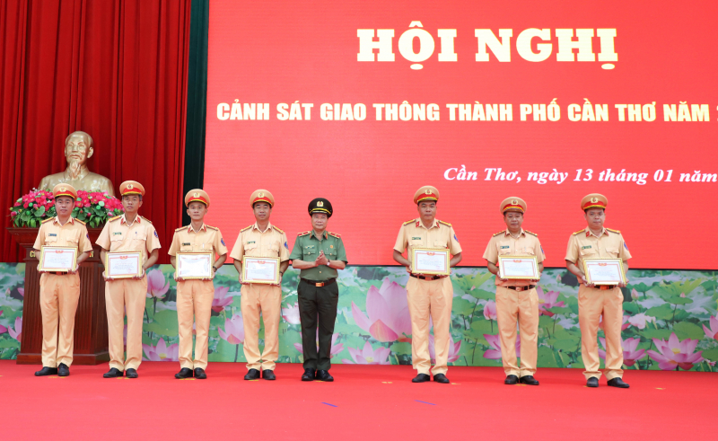 Tiếp tục kéo giảm tai nạn giao thông ở thành phố trung tâm châu thổ Cửu Long -0