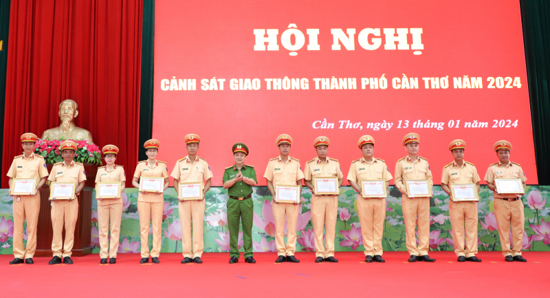 Tiếp tục kéo giảm tai nạn giao thông ở thành phố trung tâm châu thổ Cửu Long -0