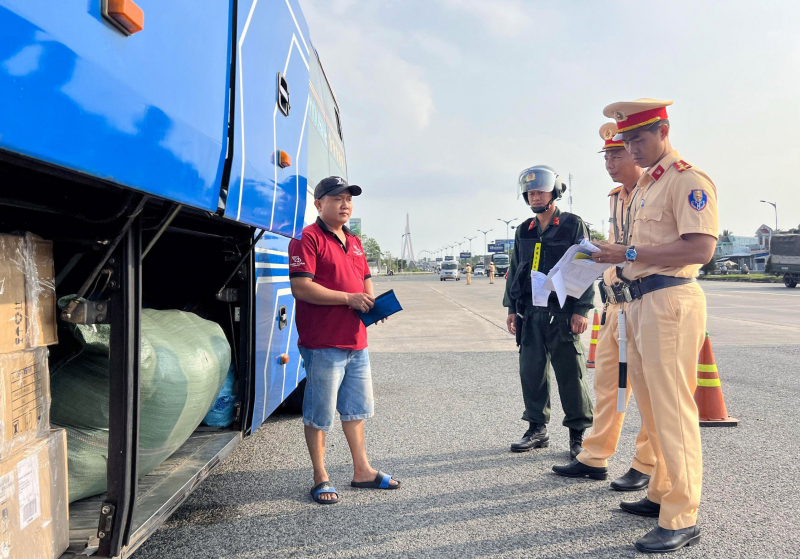 Tiếp tục kéo giảm tai nạn giao thông ở thành phố trung tâm châu thổ Cửu Long -0