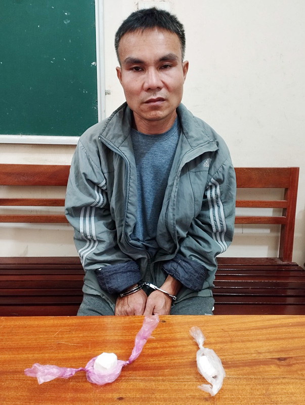 Công an Nghệ An bắt giữ đối tượng buôn ma túy trang bị nhiều vũ khí   -1