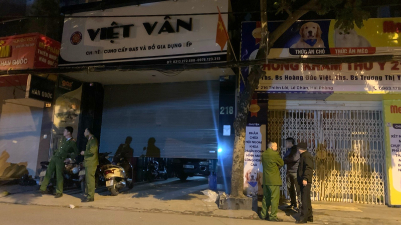 Nửa đêm đột kích cơ sang chiết gas trái phép giữa phố -0