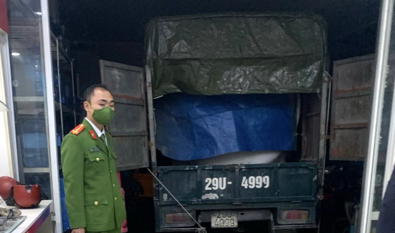 Nửa đêm đột kích cơ sang chiết gas trái phép giữa phố -0