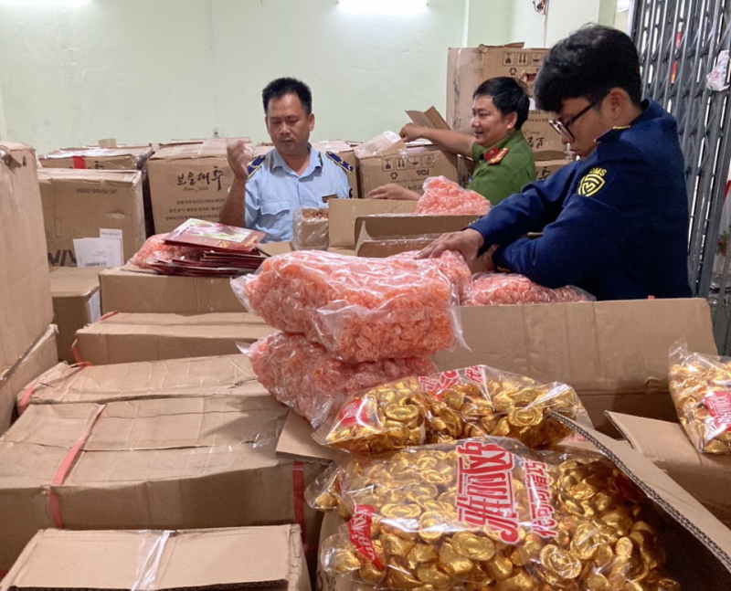 Thêm một xe tải chở lô hàng lớn không có giấy tờ hợp pháp bị bắt giữ tại Phú Yên -0