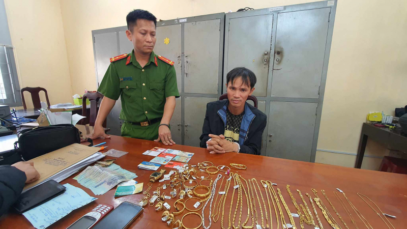 Bắt đối tượng chuyên đột nhập tiệm vàng trộm tài sản -0