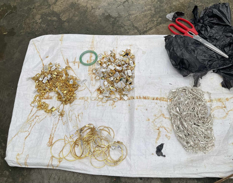 Bắt đối tượng chuyên đột nhập tiệm vàng trộm tài sản -0