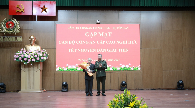 Lãnh đạo Bộ Công an gặp mặt, chúc Tết cán bộ cấp cao nghỉ hưu tại Hà Nội -0