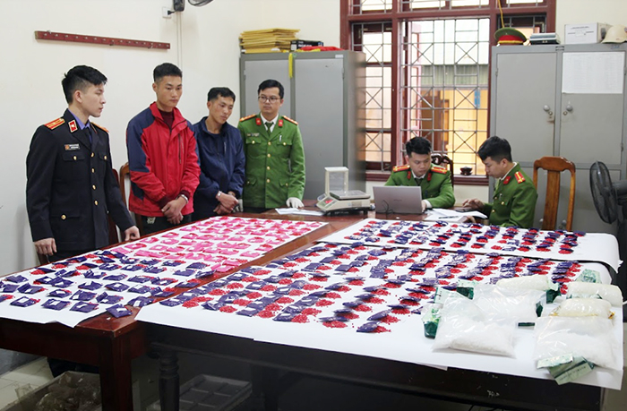 Phá chuyên án, bắt giữ 2 đối tượng vận chuyển hơn 11kg ma túy -0