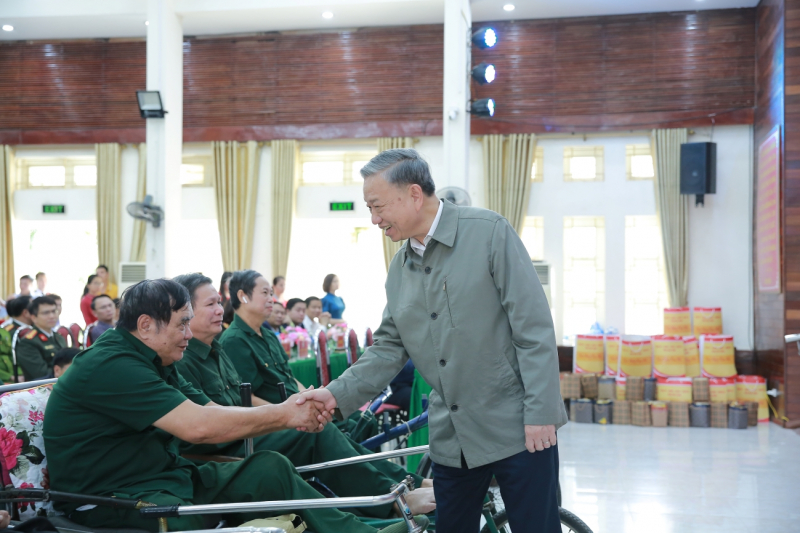 Buổi chiều nhiều cảm xúc của Bộ trưởng Tô Lâm và các thương, bệnh binh tại Bắc Ninh -0