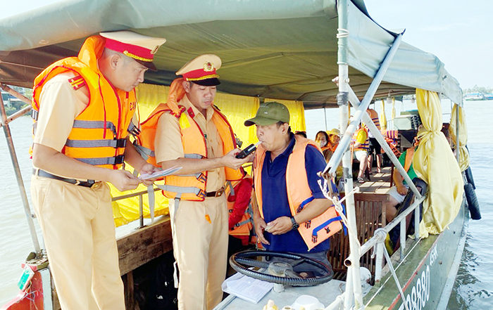 Đảm bảo an toàn giao thông đường thủy ở TP Cần Thơ -0