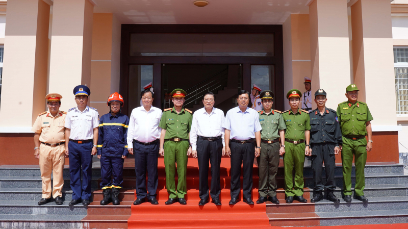Trưởng Ban Nội chính thăm, làm việc với Công an tỉnh cực Nam Tổ quốc -0
