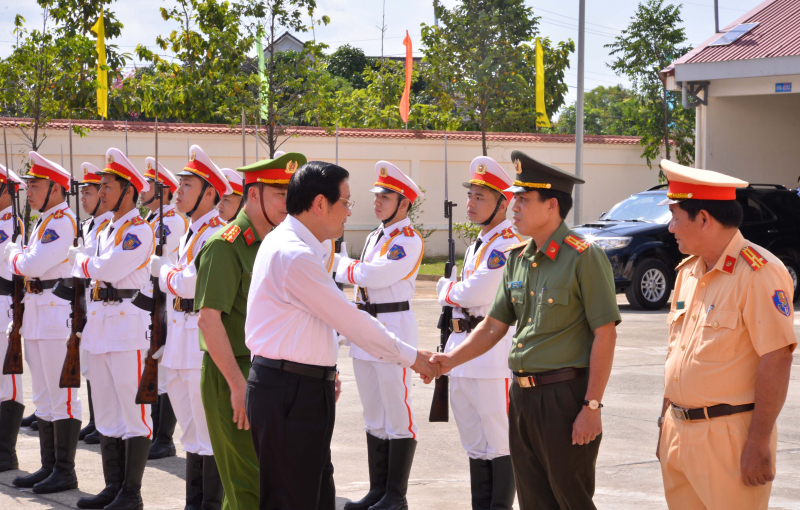 Trưởng Ban Nội chính thăm, làm việc với Công an tỉnh cực Nam Tổ quốc -0