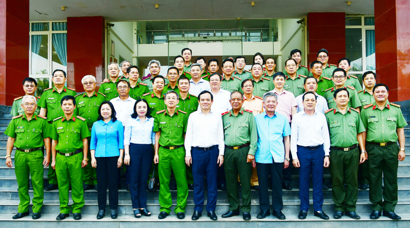 Phó Thủ tướng Chính phủ Trần Lưu Quang thăm, chúc Tết Công an tỉnh Trà Vinh -0