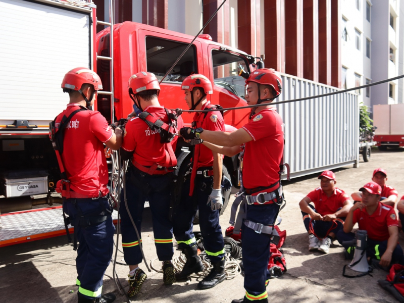 Nhật Bản chia sẻ kỹ năng chữa cháy, cứu hộ, cứu nạn cho Công an Đà Nẵng -3