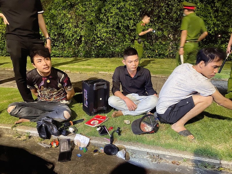 Tàng trữ ma túy kiêm nồng độ cồn ra đường gặp ngay CSGT -0