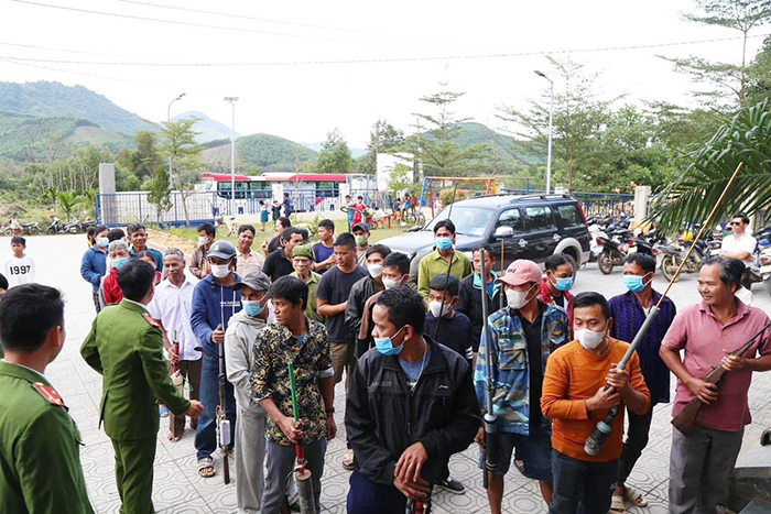 Lan tỏa việc người dân tự nguyện giao nộp súng tự chế -0