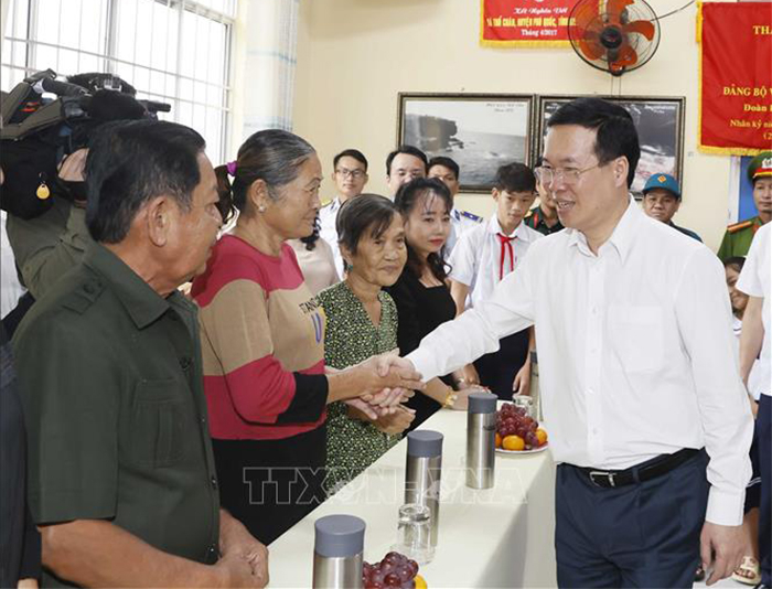 Chủ tịch nước Võ Văn Thưởng thăm, chúc Tết quân và dân xã đảo Thổ Châu -0