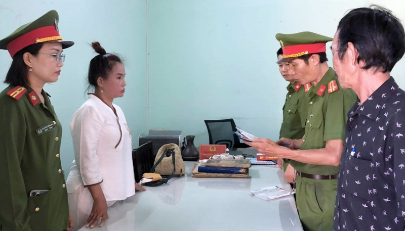 Lừa đảo làm giấy tờ đất, chiếm đoạt 240 triệu đồng -0