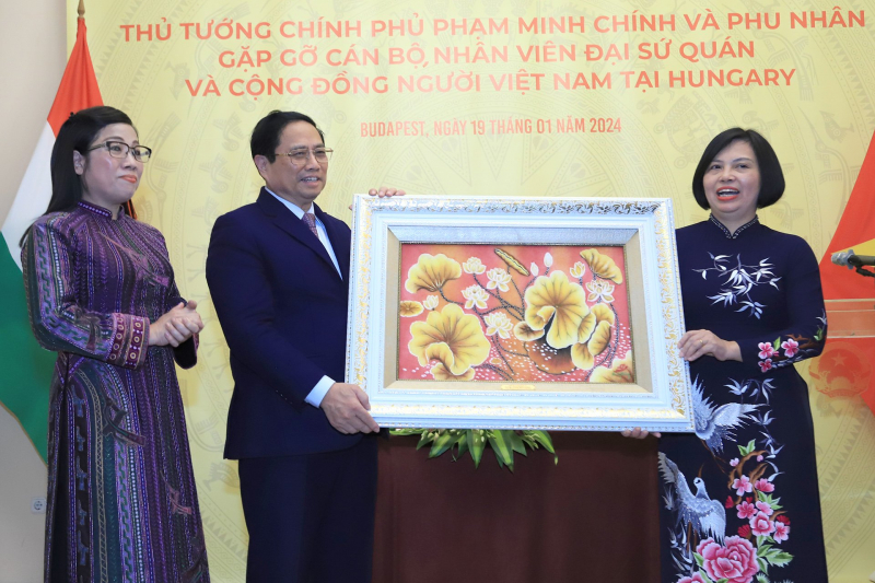 tặng quà.jpg -0