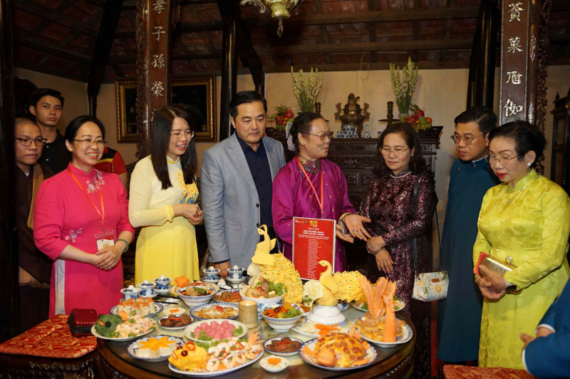 Hơn 90.000 lượt du khách trong và ngoài nước đến Lễ hội Tết Việt -0