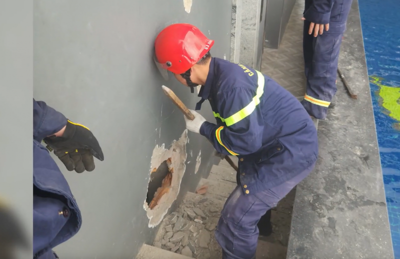 Xuyên đêm cứu nạn hai du khách kiệt sức trên núi Cô Tiên khi leo núi dã ngoại -0