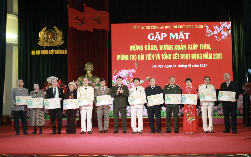 Ấm áp cuộc Gặp mặt của cán bộ Công an hưu trí Khối Xây dựng lực lượng CAND -0