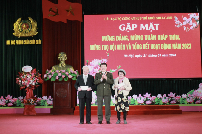 Ấm áp cuộc Gặp mặt của cán bộ Công an hưu trí Khối Xây dựng lực lượng CAND -0