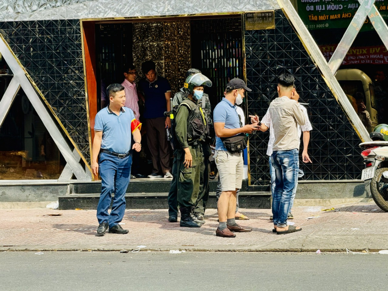 Phong tỏa, kiểm tra quán bar “nổi tiếng” ở TP Hồ Chí Minh nhiều giờ liền -0