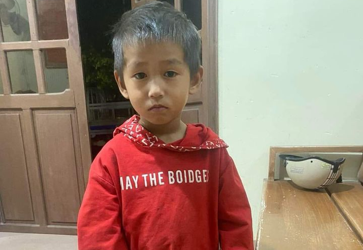 Công an tìm giúp gia đình cho cháu bé 4 tuổi đi lạc vào lúc nửa đêm -0