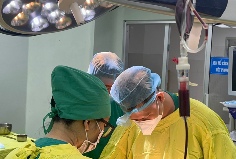 Cứu sống bệnh nhân bị đâm thủng tim