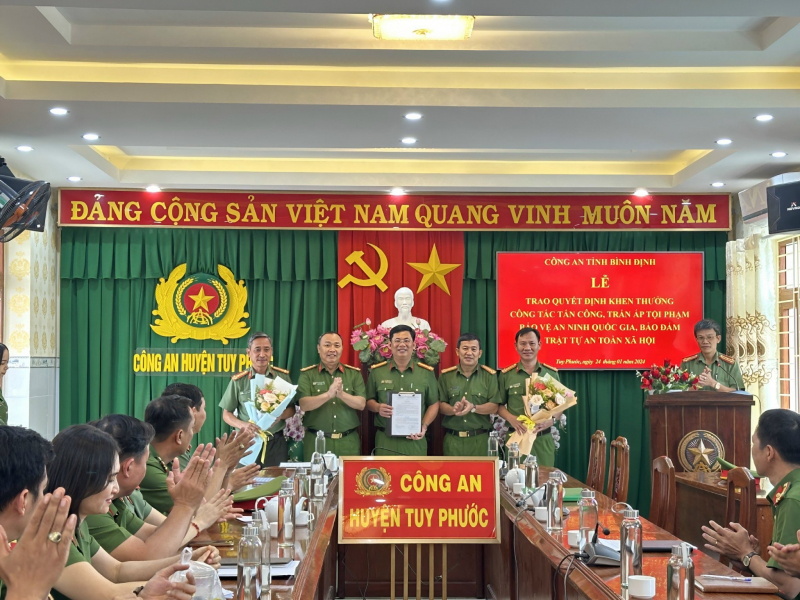 Công an tỉnh Bình Định thưởng nóng các đơn vị lập công -0