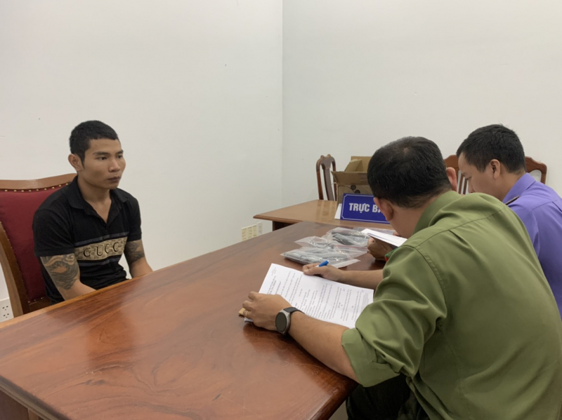 Bắt đối tượng tàng trữ 4 khẩu súng -0