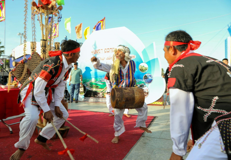 Để tiếng trống đôi, cồng ba, chiêng năm mãi ngân vang -0