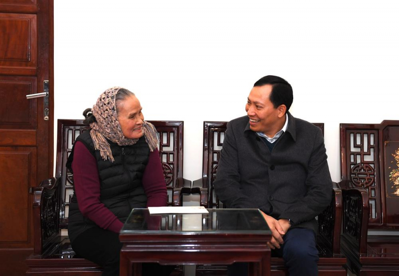 Thứ trưởng Lê Văn Tuyến thăm hỏi và chúc Tết gia đình các đồng chí cố lãnh đạo Bộ Công an -0